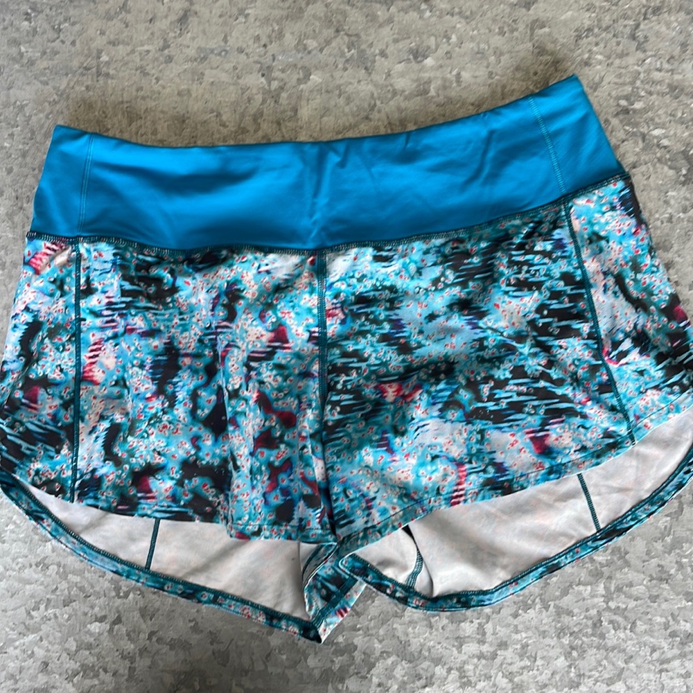Lululemon Speed Up Shorts, size 8 High Rise 4” inseam